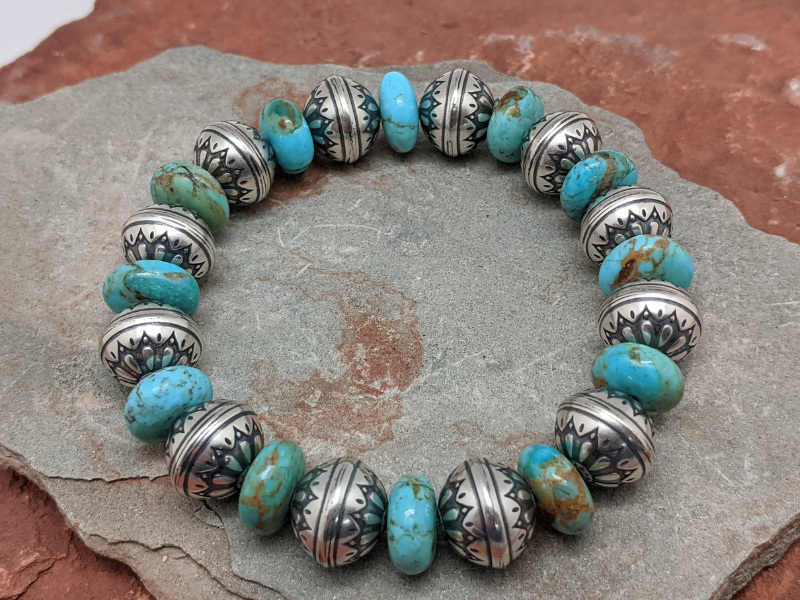 Kingman Turquoise & Flower Bead Stretch Bracelet