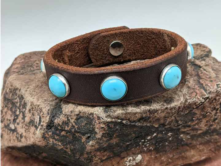 Kingman Turquoise Round Cab Leather Bracelet