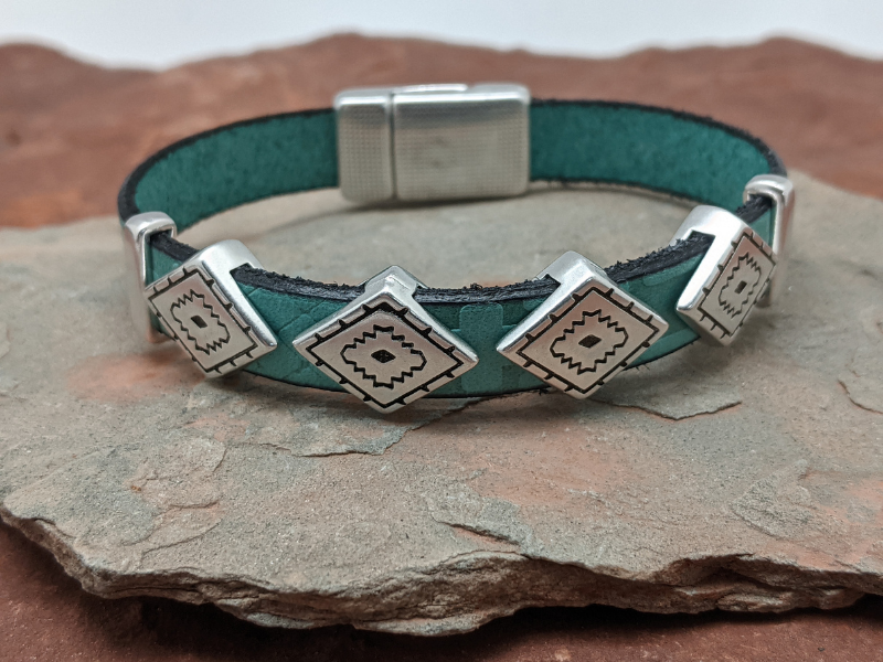 Wholesale Southwest Diamond Embossed Leather Bracelet